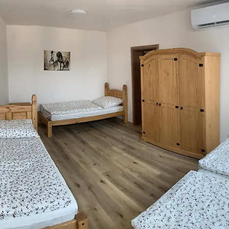 Statek Bezdědice Hostomice