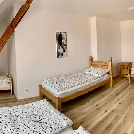 Statek Bezdědice * Hostomice