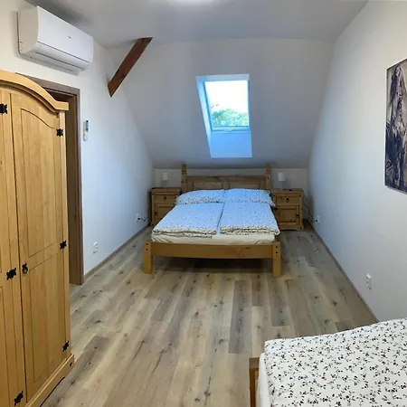 Apartment Statek Bezdedice Hostomice