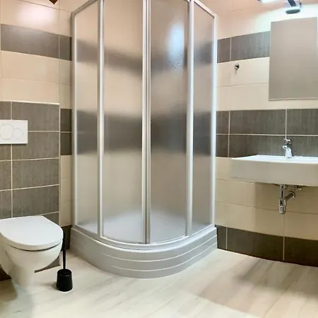 Statek Bezdedice * Hostomice