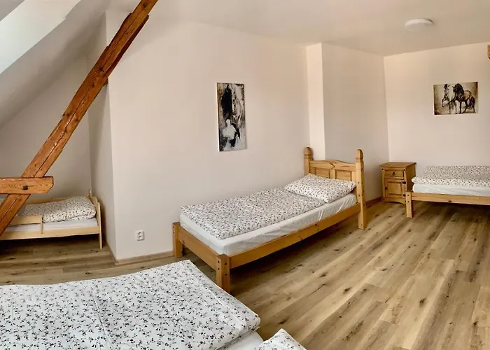 Statek Bezdedice * Hostomice