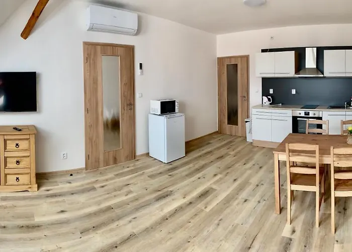 Statek Bezdedice * Hostomice