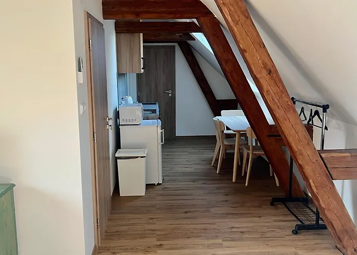 Statek Bezdedice * Hostomice