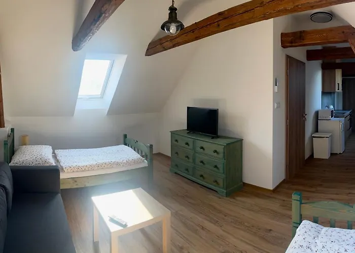 Statek Bezdedice * Hostomice